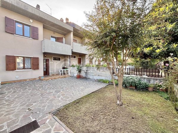 casa indipendente in vendita a Peschiera del Garda