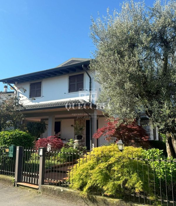 casa indipendente in vendita a Peschiera del Garda