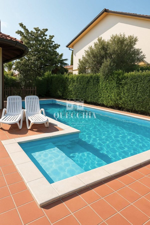 casa indipendente in vendita a Peschiera del Garda