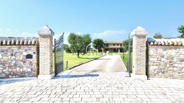 casa indipendente in vendita a Peschiera del Garda