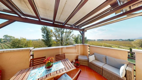 appartamento in vendita a Peschiera del Garda in zona San Benedetto di Lugana