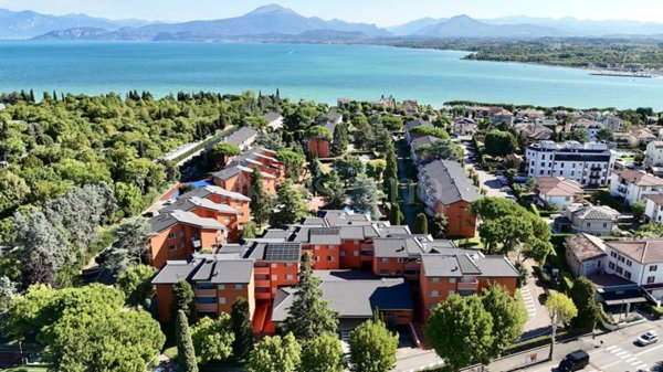 casa indipendente in vendita a Peschiera del Garda