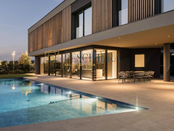 casa indipendente in vendita a Peschiera del Garda