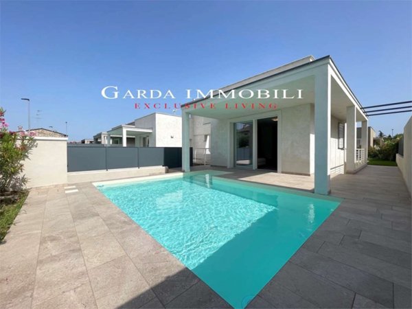 casa indipendente in vendita a Peschiera del Garda