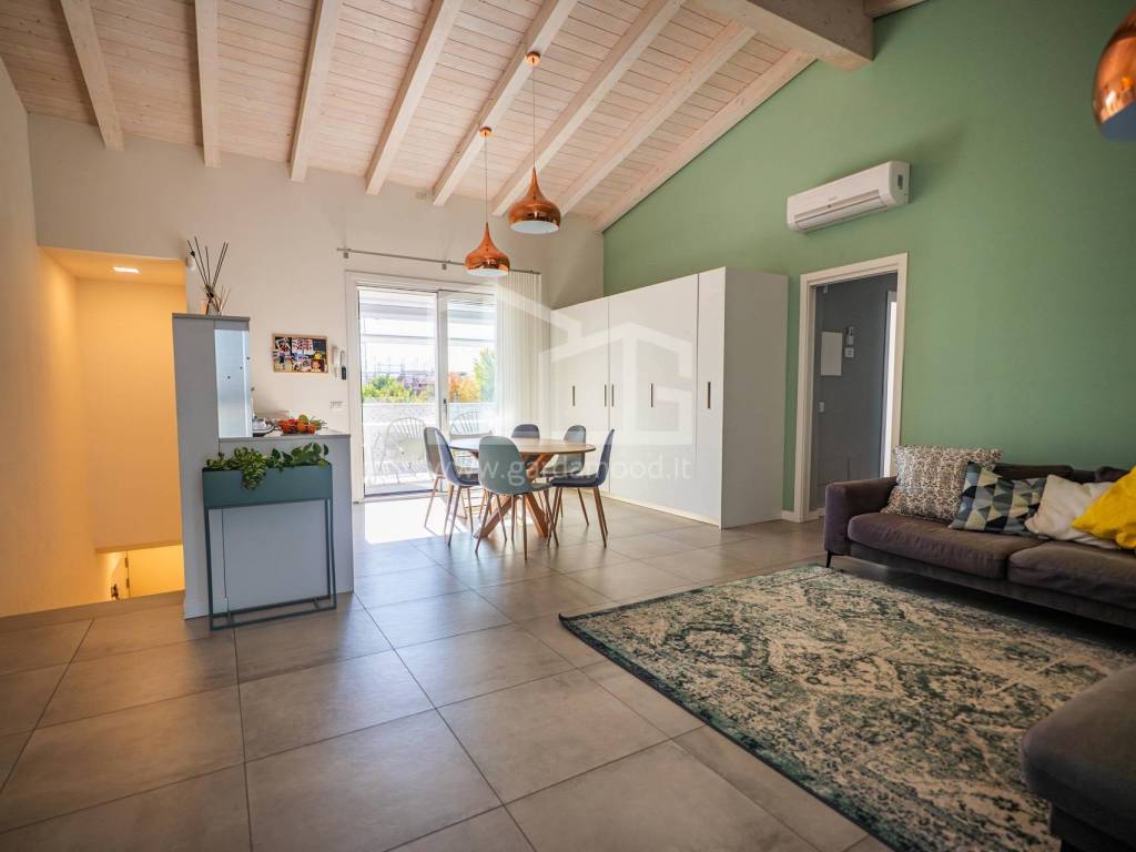 appartamento in vendita a Peschiera del Garda