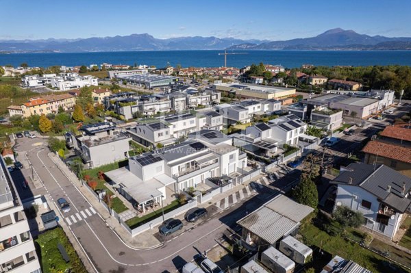appartamento in vendita a Peschiera del Garda in zona San Benedetto di Lugana