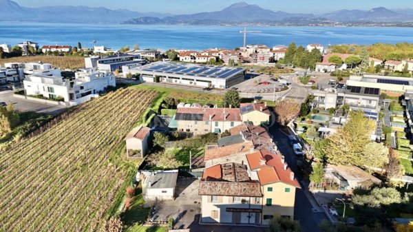 villa in vendita a Peschiera del Garda in zona San Benedetto di Lugana