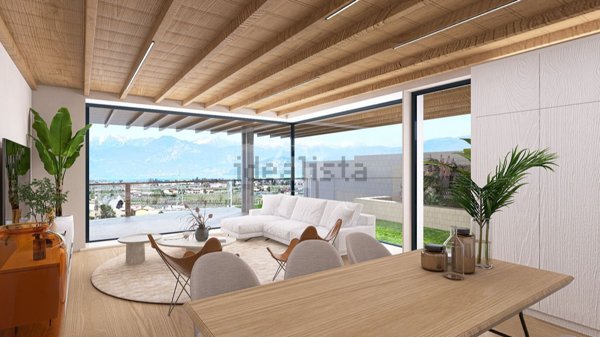 casa indipendente in vendita a Peschiera del Garda