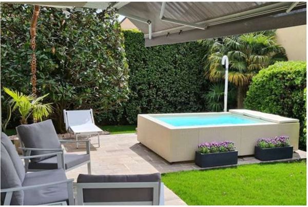 casa indipendente in vendita a Peschiera del Garda