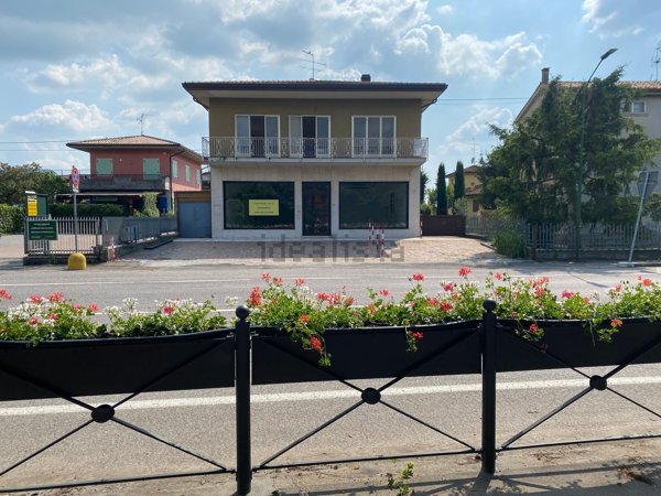 negozio in vendita a Peschiera del Garda