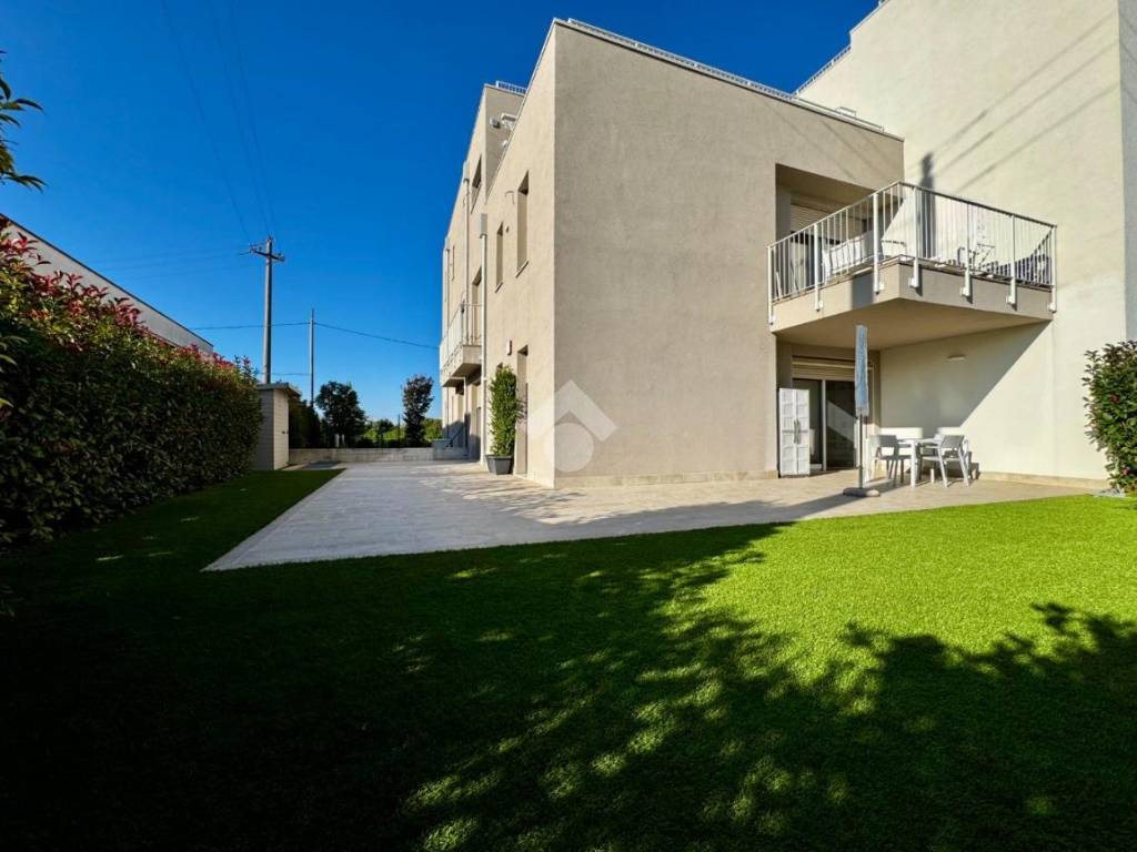 appartamento in vendita a Peschiera del Garda in zona San Benedetto di Lugana