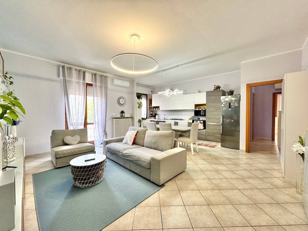 casa indipendente in vendita a Peschiera del Garda