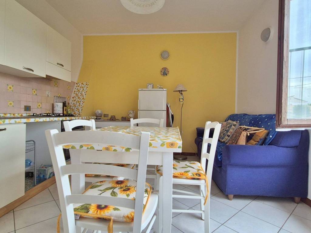 appartamento in vendita a Peschiera del Garda in zona Dolci