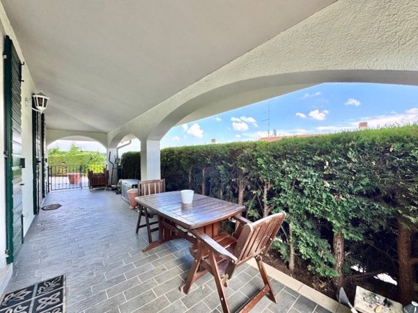 casa indipendente in vendita a Peschiera del Garda