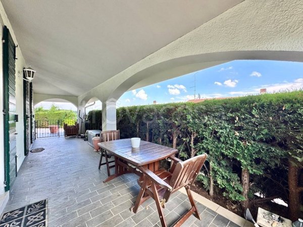 casa indipendente in vendita a Peschiera del Garda