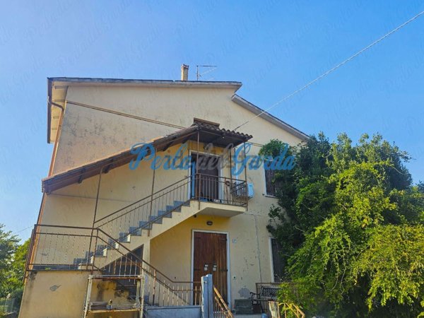 casa indipendente in vendita a Peschiera del Garda in zona Dolci