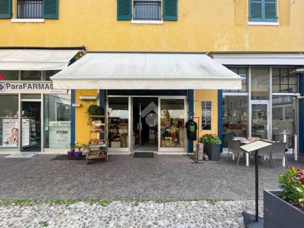 negozio in vendita a Peschiera del Garda