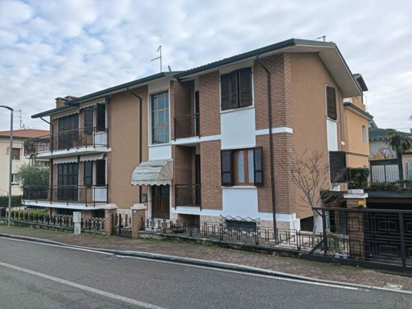 casa indipendente in vendita a Peschiera del Garda