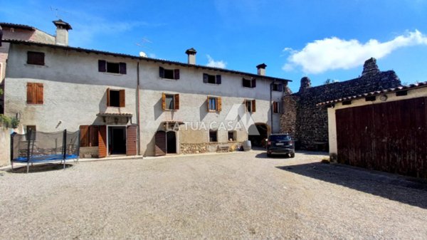 casale in vendita a Peschiera del Garda