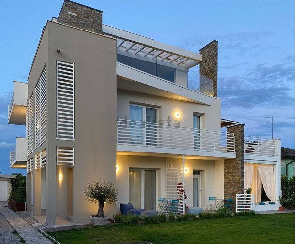 casa indipendente in vendita a Peschiera del Garda