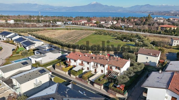 casa indipendente in vendita a Peschiera del Garda