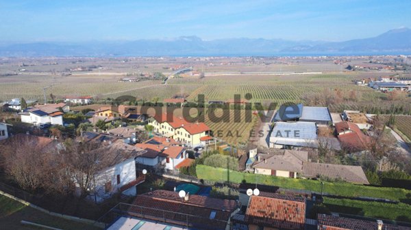 casa indipendente in vendita a Peschiera del Garda