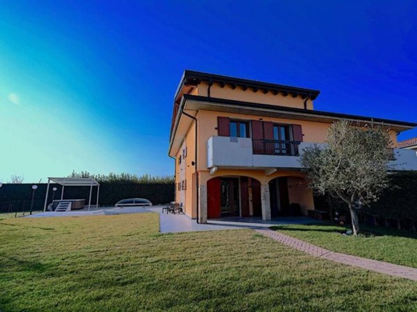 casa indipendente in vendita a Peschiera del Garda