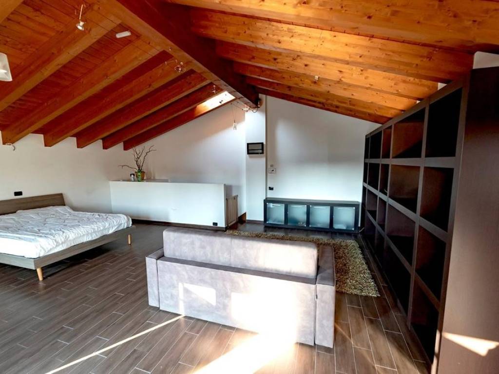 casa indipendente in vendita a Peschiera del Garda