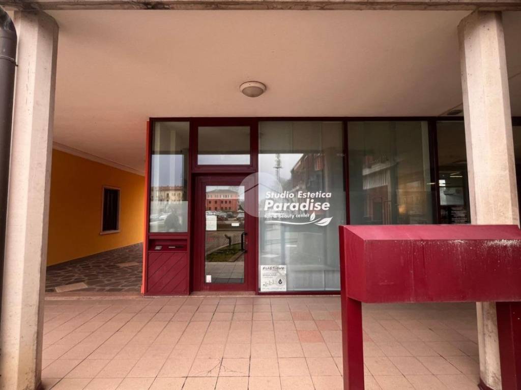 negozio in vendita a Peschiera del Garda