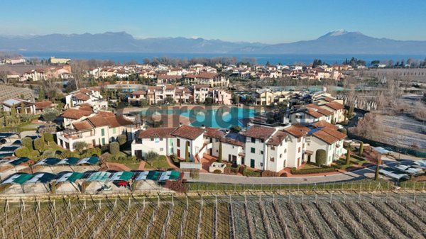 casa indipendente a Peschiera del Garda in zona San Benedetto di Lugana