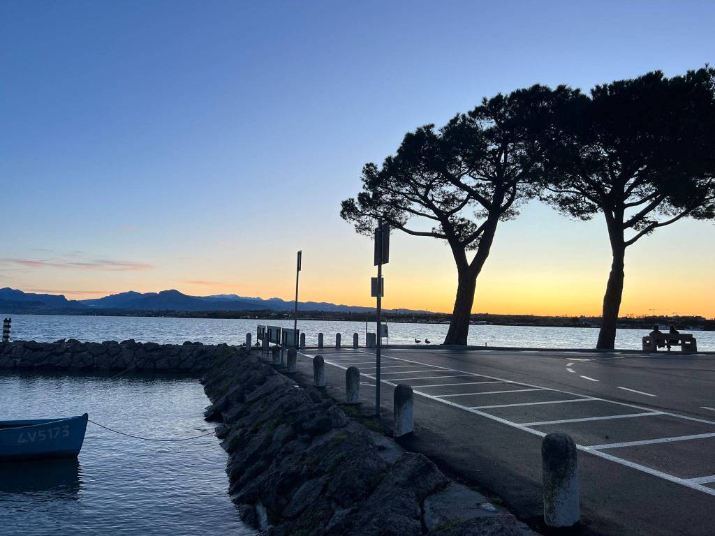 negozio in vendita a Peschiera del Garda