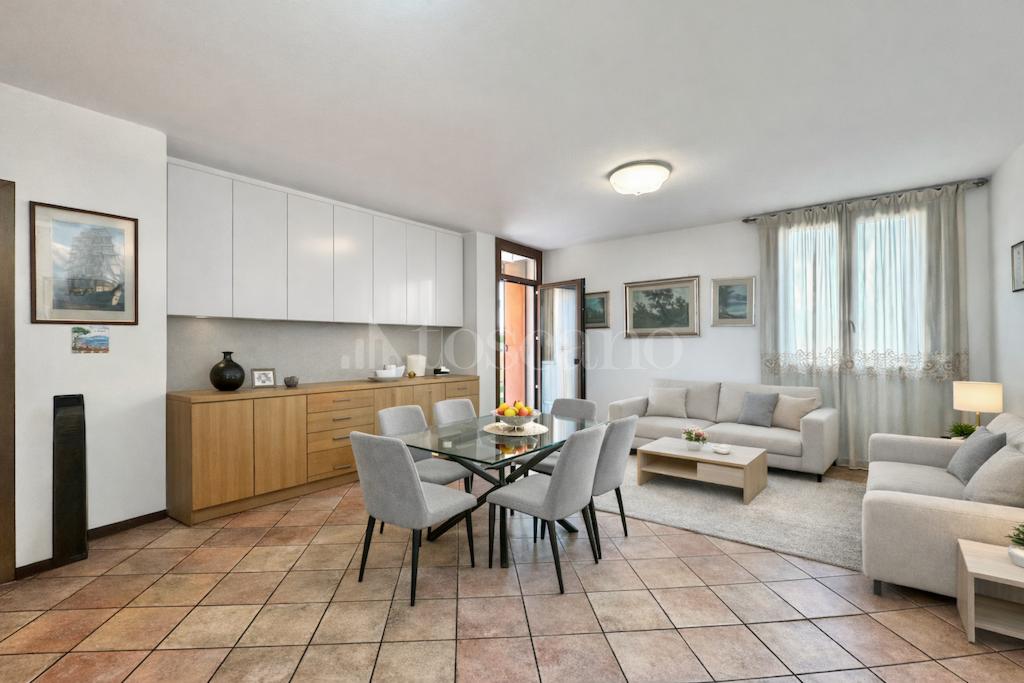 casa indipendente in vendita a Peschiera del Garda