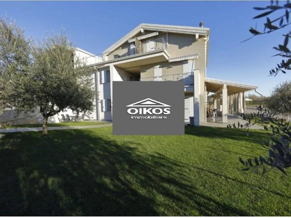 casa indipendente in vendita a Peschiera del Garda