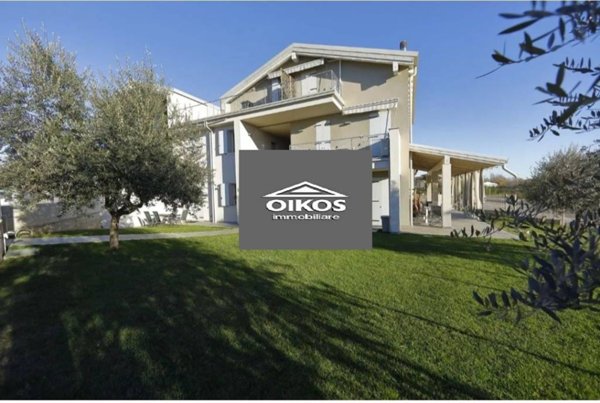 casa indipendente in vendita a Peschiera del Garda