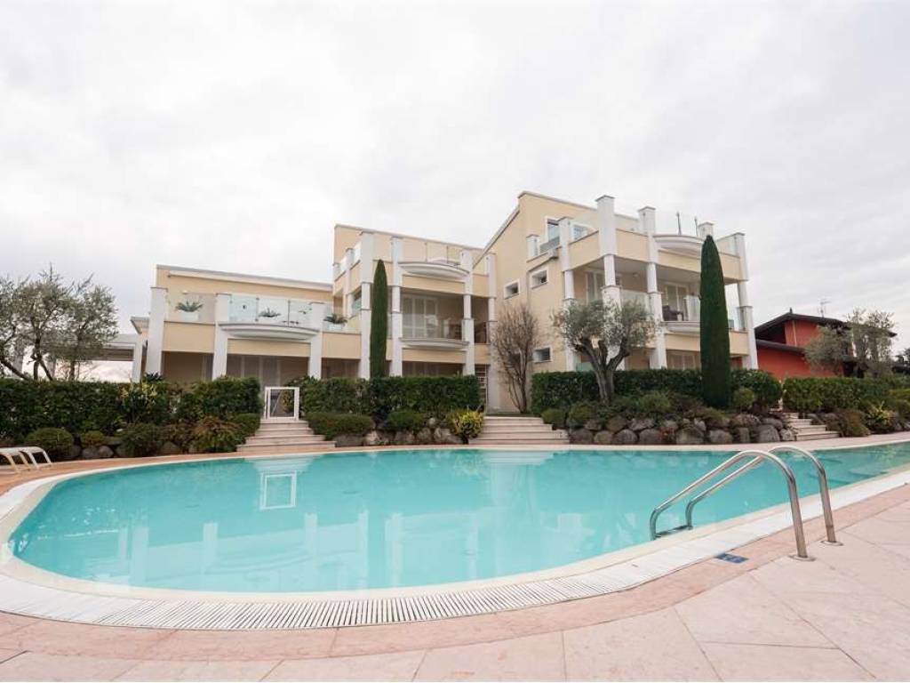 casa indipendente in vendita a Peschiera del Garda