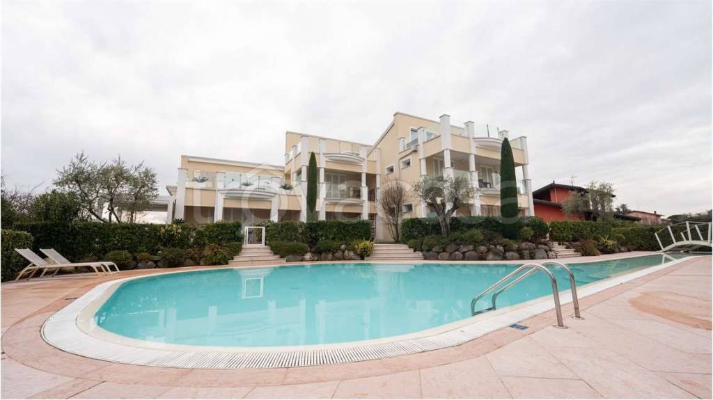 casa indipendente in vendita a Peschiera del Garda