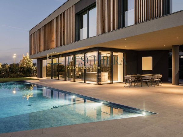 casa indipendente in vendita a Peschiera del Garda