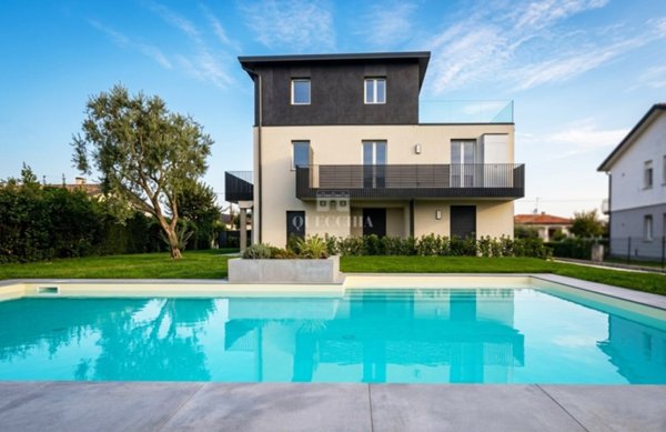 appartamento in vendita a Peschiera del Garda