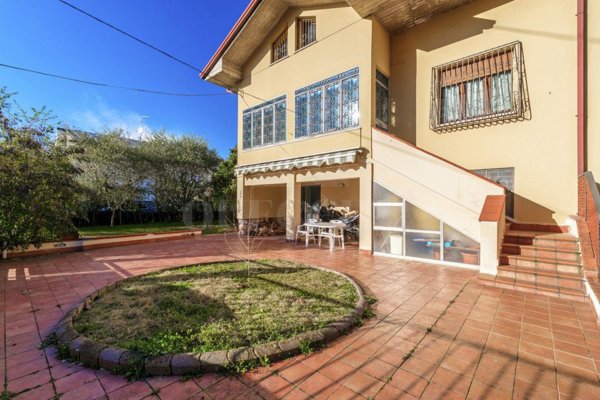 casa indipendente in vendita a Peschiera del Garda