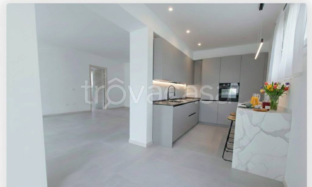 appartamento in vendita a Peschiera del Garda