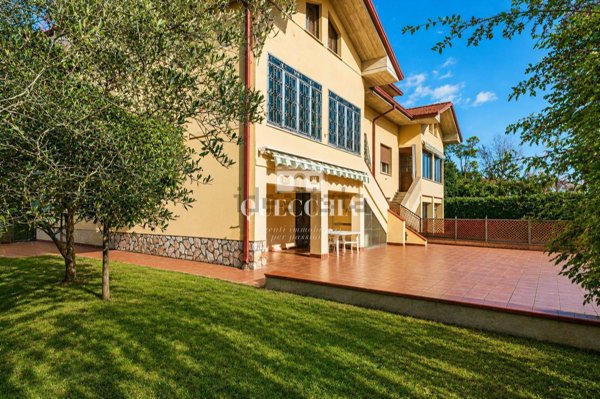 casa indipendente in vendita a Peschiera del Garda