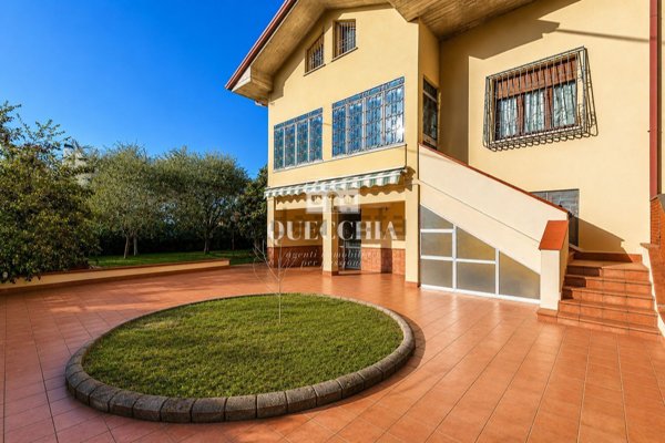 casa indipendente in vendita a Peschiera del Garda