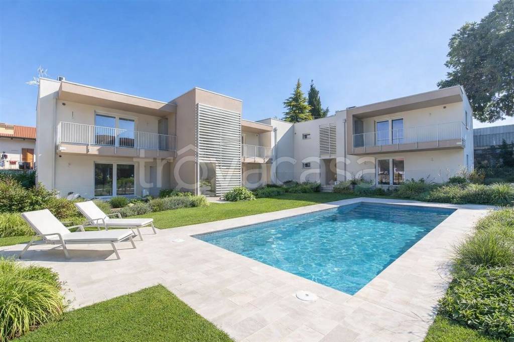 appartamento in vendita a Peschiera del Garda in zona Broglie