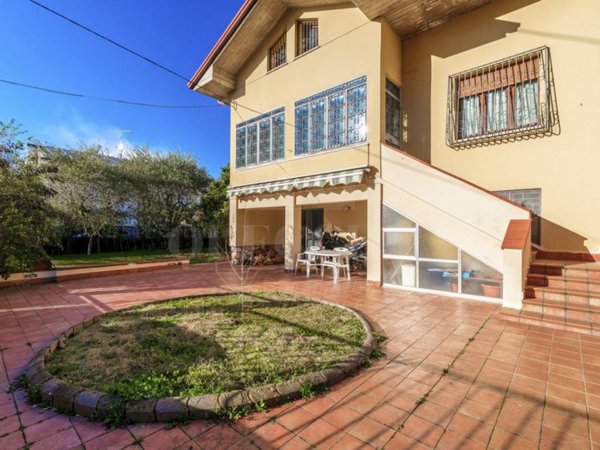casa indipendente in vendita a Peschiera del Garda