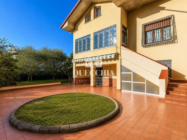 casa indipendente in vendita a Peschiera del Garda