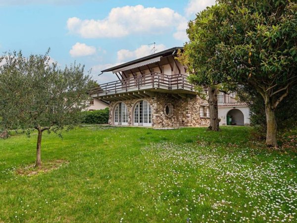 casa indipendente in vendita a Peschiera del Garda