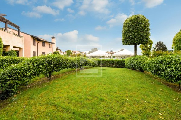 appartamento in vendita a Peschiera del Garda in zona San Benedetto di Lugana