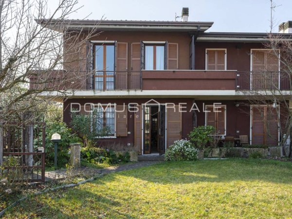 casa indipendente in vendita a Peschiera del Garda