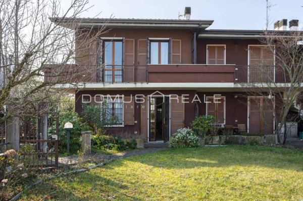 casa indipendente in vendita a Peschiera del Garda