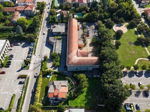 negozio in vendita a Peschiera del Garda